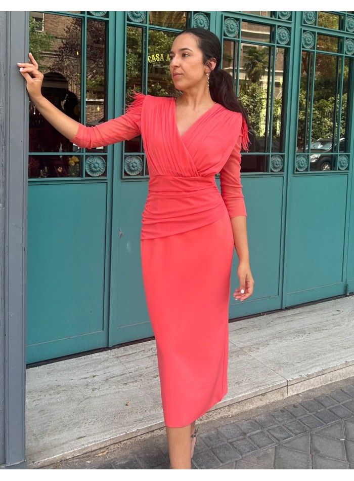 Vestido midi para invitada con detalle drapeado y manga francesa