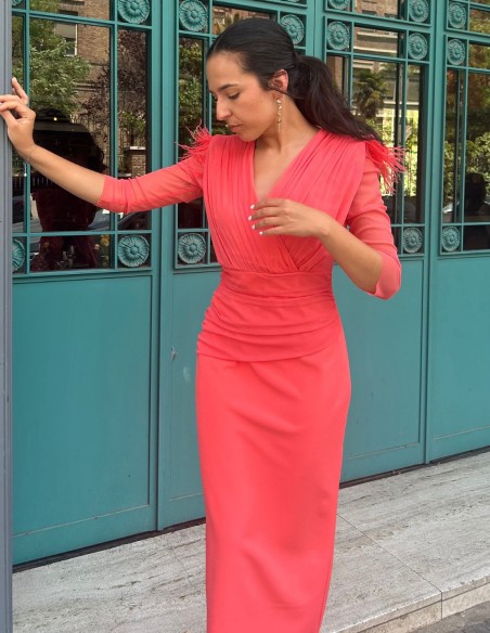 Robe d'invité midi avec détails drapés et manches françaises