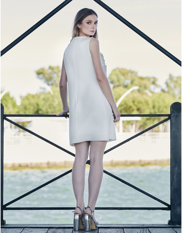 Short plain dress with flower detail 2