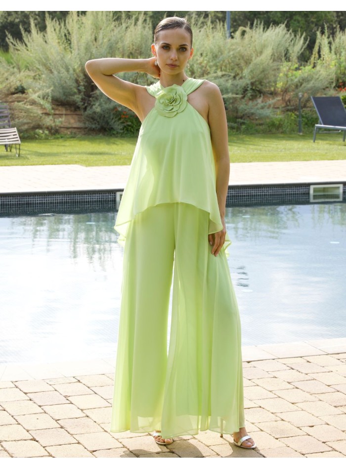 Mono largo de fiesta con vuelo y escote halter verde lima