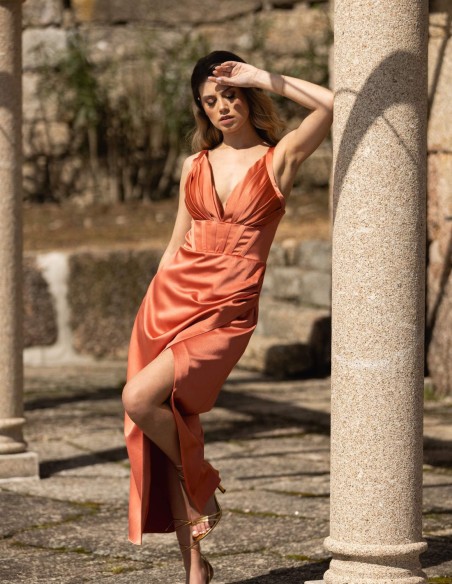 Robe de soirée midi avec corset drapé et ouverture sur le côté