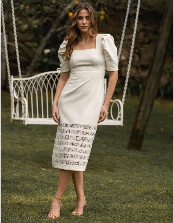 Robe midi blanche à manches volantées et nœud papillon