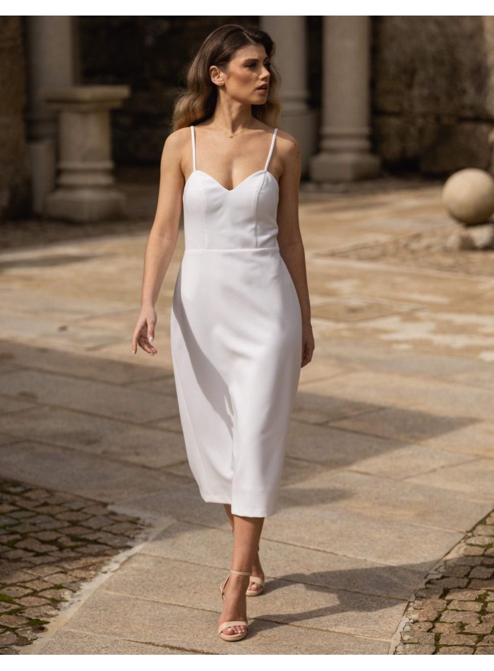 Vestido midi blanco con tirantes finos