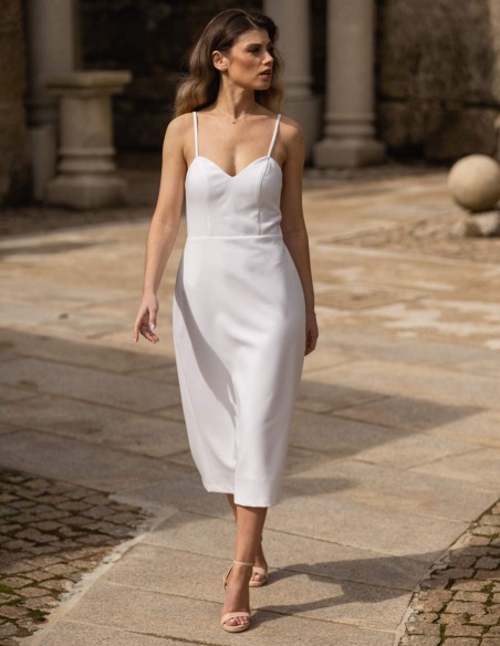 Vestido midi blanco con tirantes finos