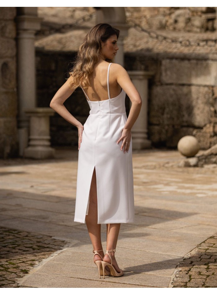 Vestido midi blanco con tirantes finos