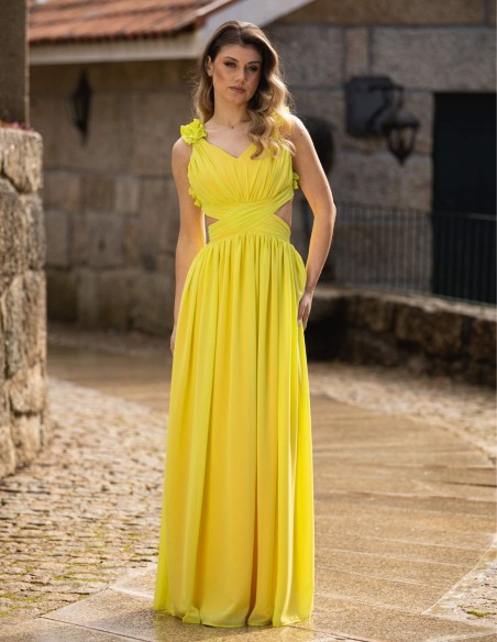 Vestido de fiesta largo amarillo con detalles de flores