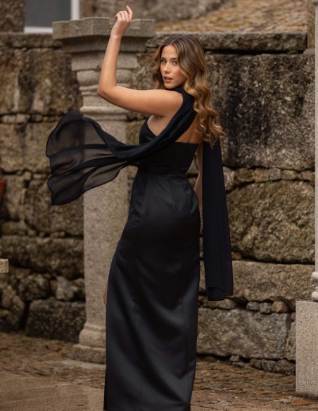 Long party dress with maxi slit and sweetheart neckline