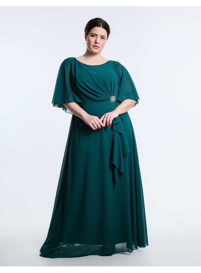 Longue robe d'invité avec broche et cape