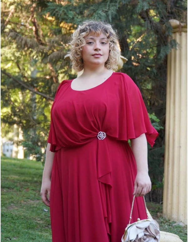 Vestido de invitada largo con broche y capa 2