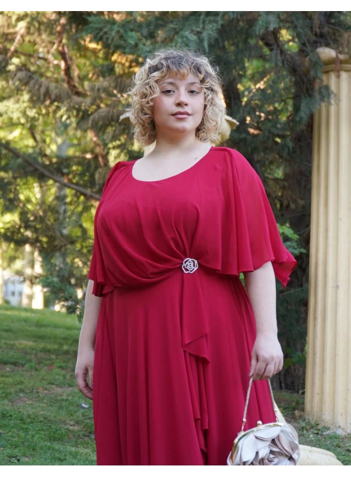 Vestido de invitada largo con broche y capa