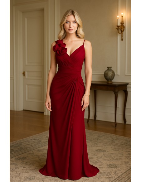 Vestido de fiesta largo con escote en pico y detalle de flor en el tirante