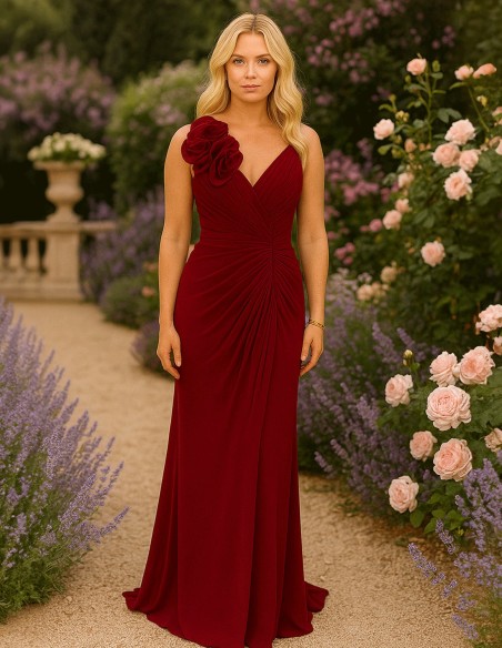 Vestido de fiesta largo con escote en pico y detalle de flor en el tirante