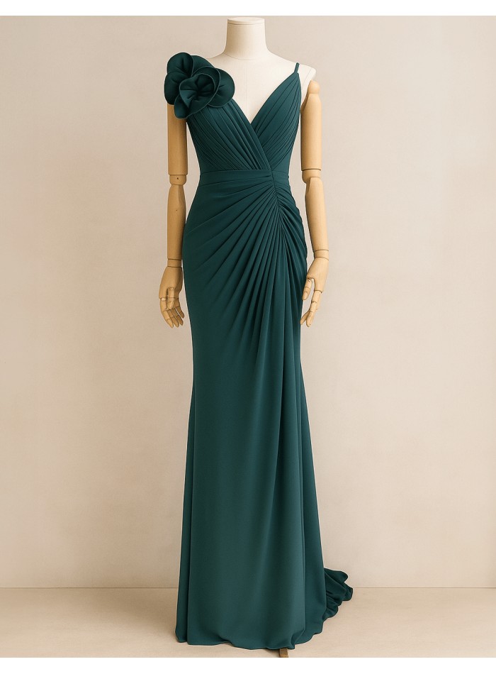 Robe de soirée longue avec fente et détails...