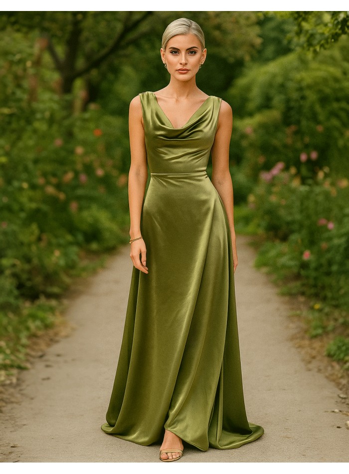 Vestido de invitada largo con tejido satinado y espalda abierta pistacho