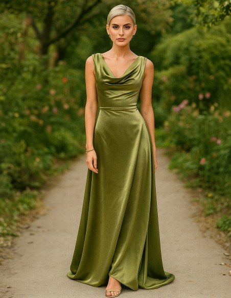 Long gown with satin fabric and open back green