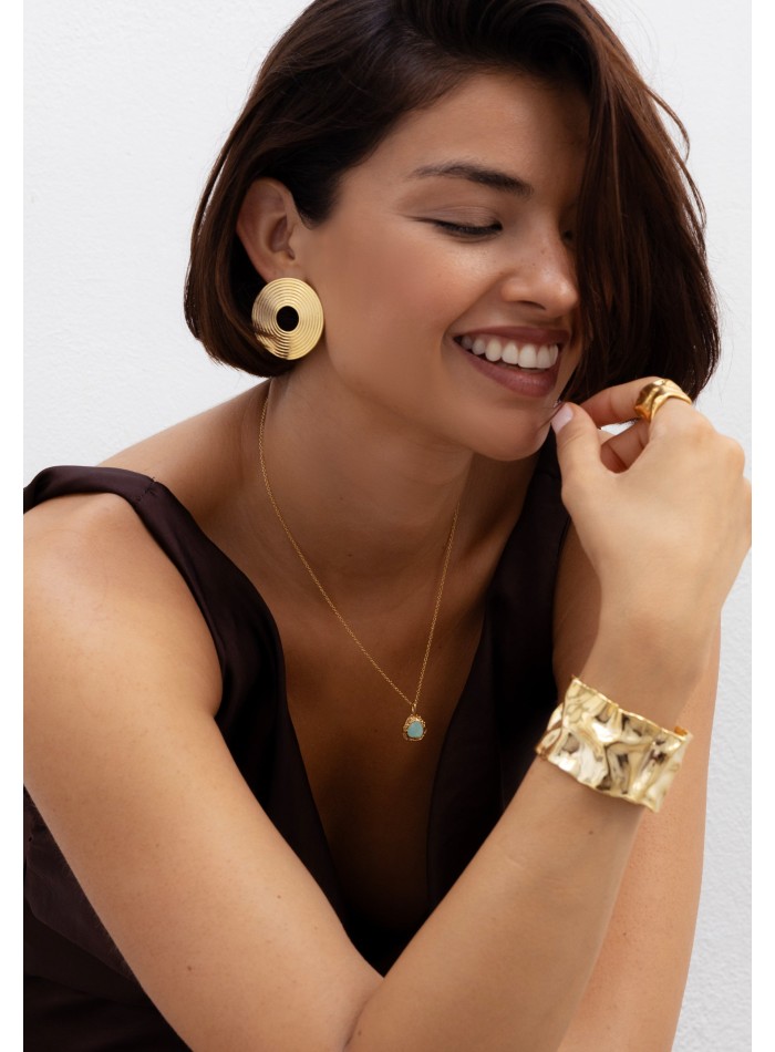 Colgante largo dorado con piedra aguamarina