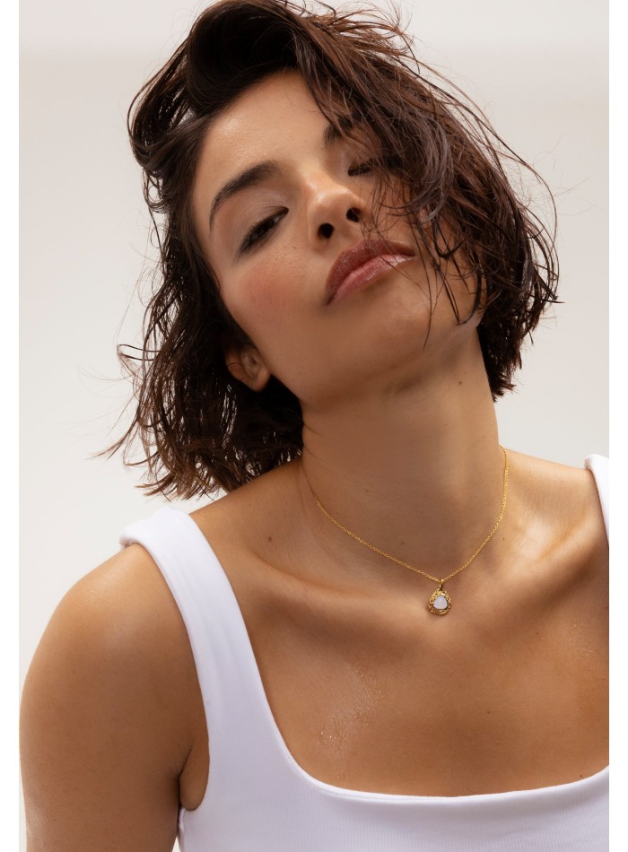 Long pendentif plaqué or avec pierre de lune