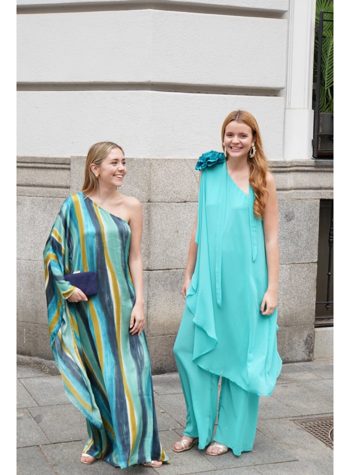 Mono para invitada en gasa con una manga y...