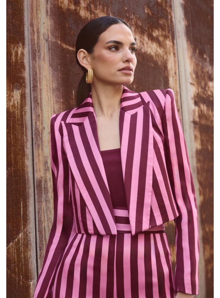 Chaqueta sastre rosa de rayas con cuello smoking para eventos