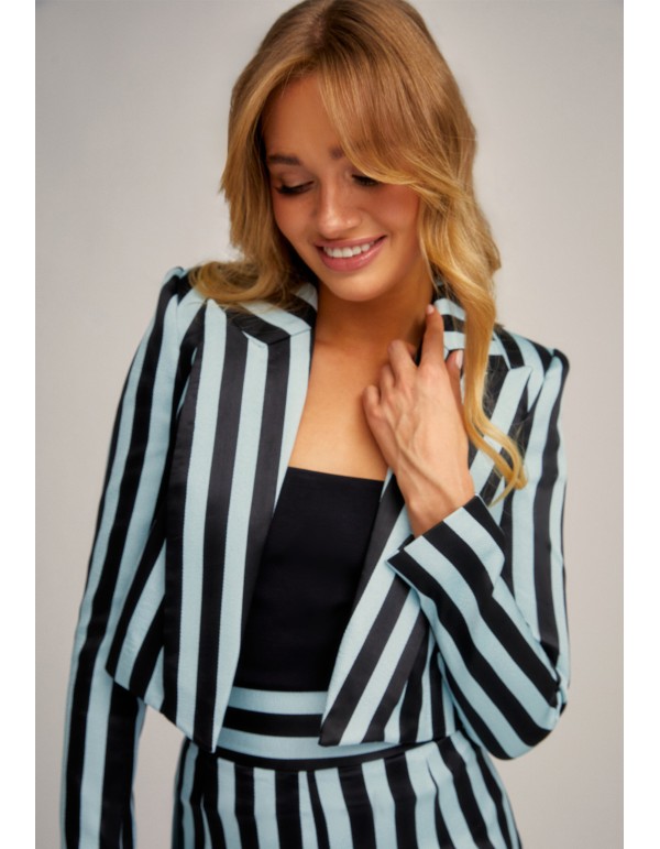 Chaqueta sastre de rayas negro y celeste con cuello smoking para invitadas 2