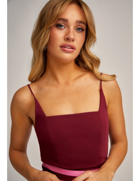 Burgundy knitted top with square neckline and shoulder straps