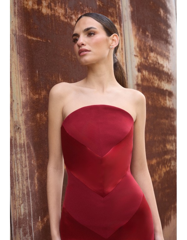 Strapless red midi dress with curved neckline 2