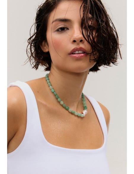 Aquamarine stone necklace with pearl detail