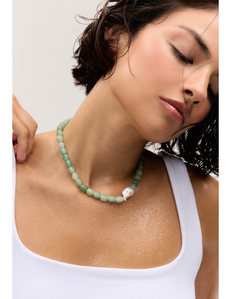 Aquamarine stone necklace with pearl detail