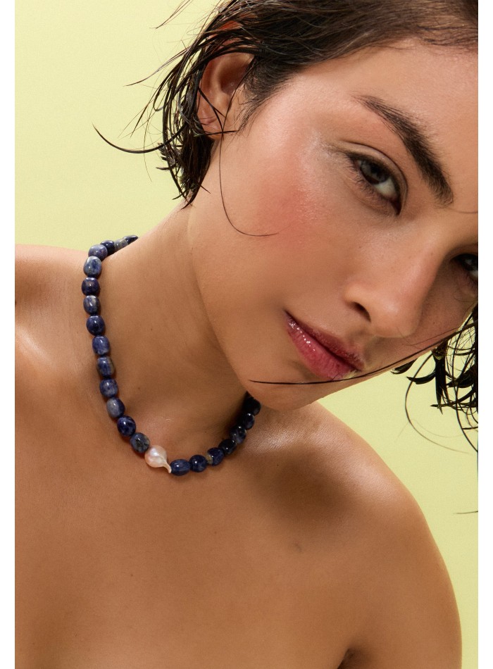 Blue stones necklace with pearl detail