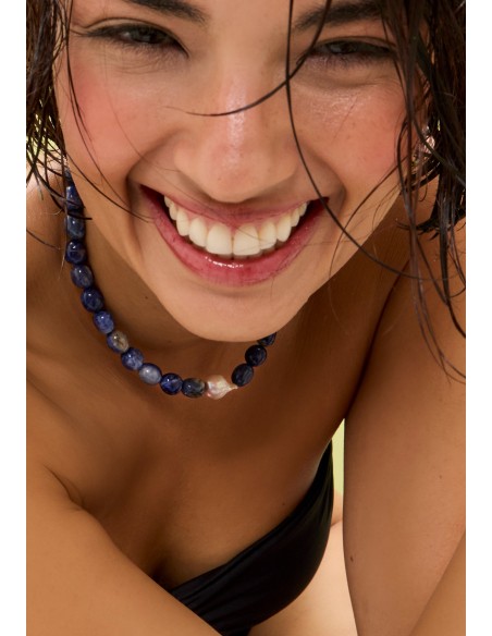 Collier de pierres bleues avec perles