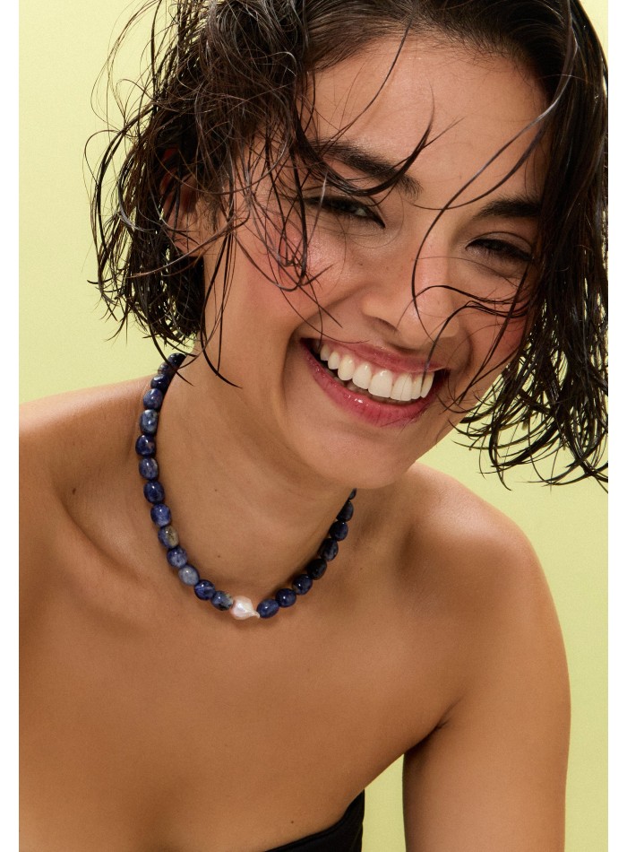 Blue stones necklace with pearl detail