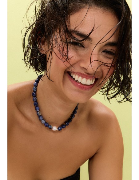 Collier de pierres bleues avec perles