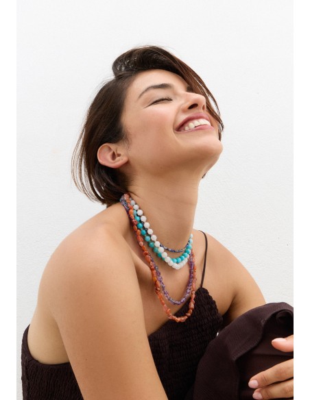 Collier superposé avec pierres multicolores