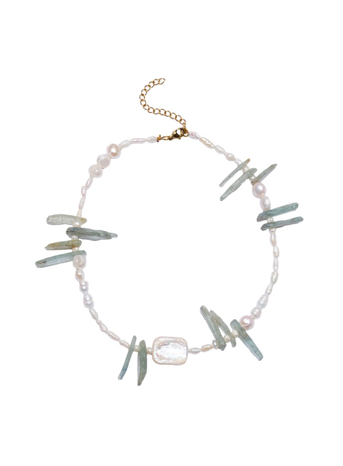 Collier de perles avec détails en aigue-marine