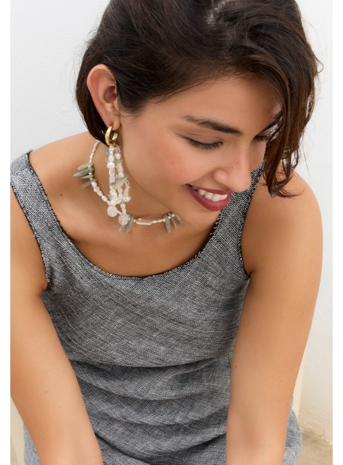 Collar de perlas con detalle de piedras aguamarina