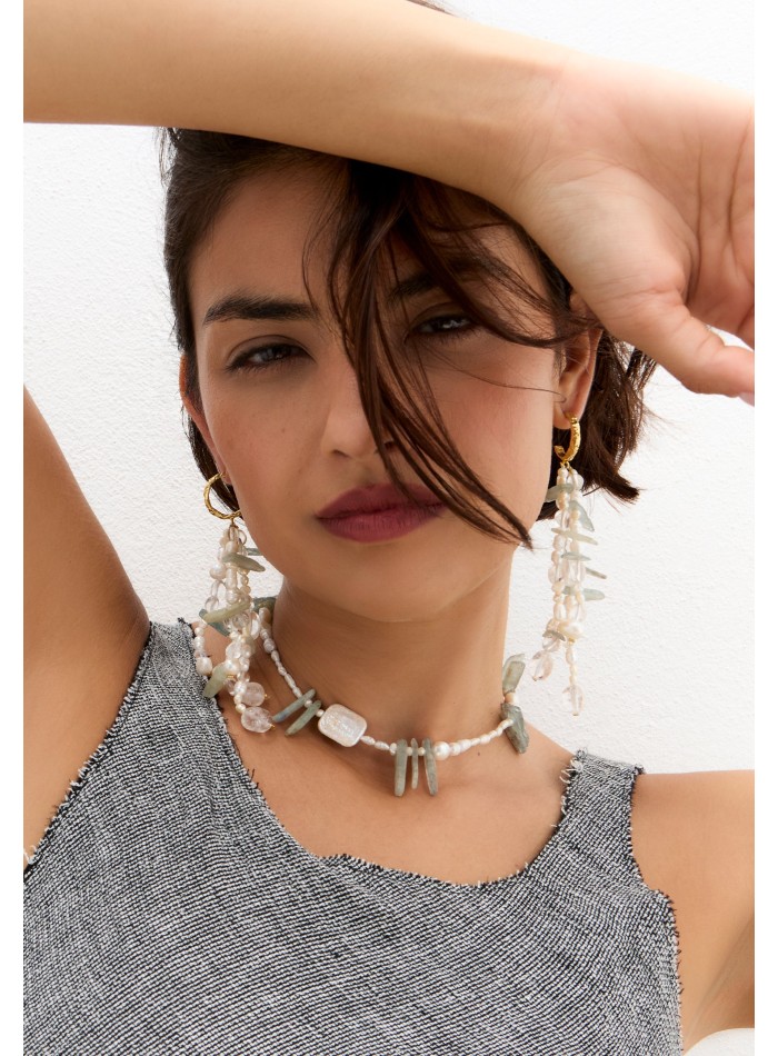 Collar de perlas con detalle de piedras aguamarina