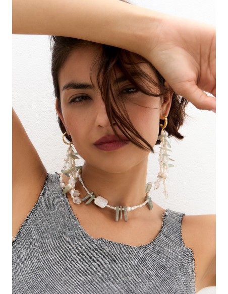 Collar de perlas con detalle de piedras aguamarina