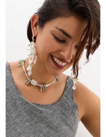 Collar de perlas con detalle de piedras aguamarina