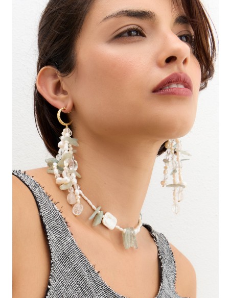 Collar de perlas con detalle de piedras aguamarina