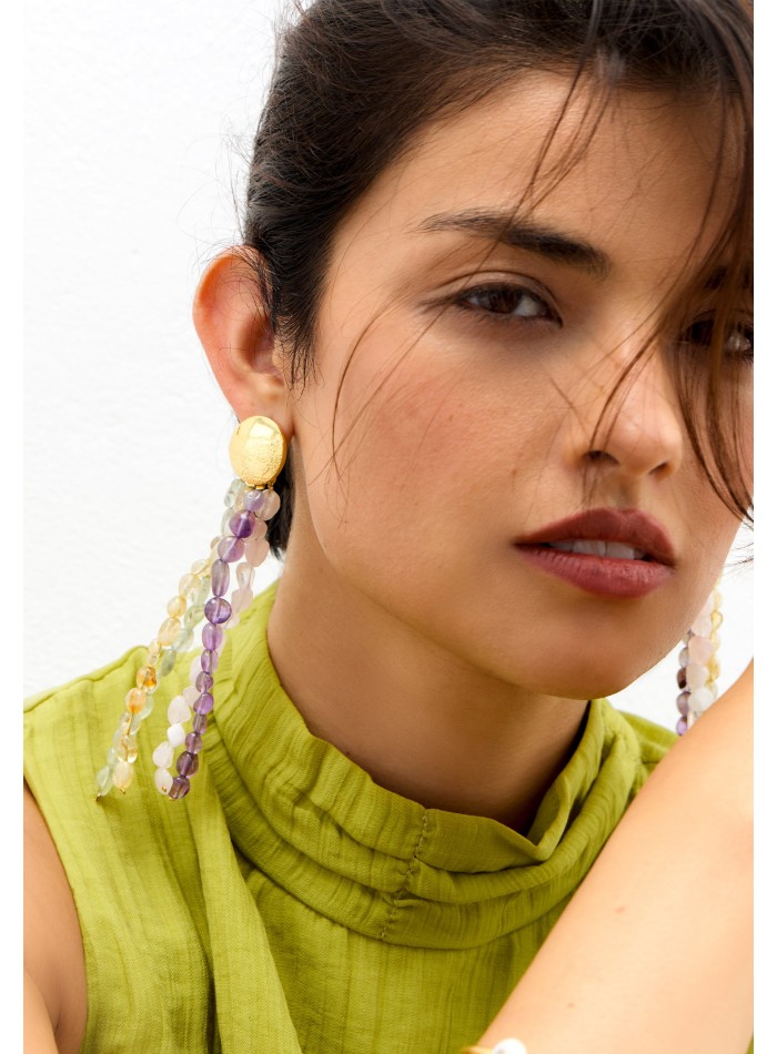 Pendientes dorados con piedras multicolor