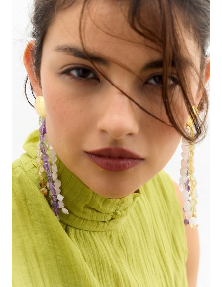 Pendientes dorados con piedras multicolor