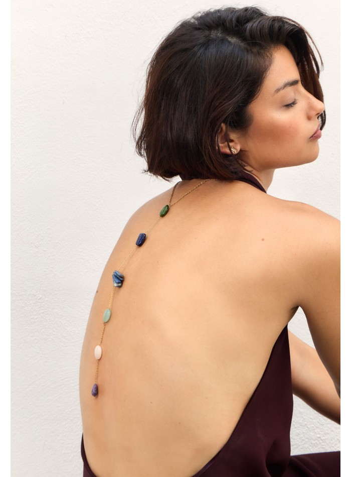 Collar largo dorado con piedras semipreciosas