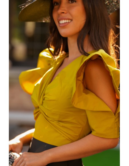 Conjunto de top y falda de mikado con volantes para graduaciones