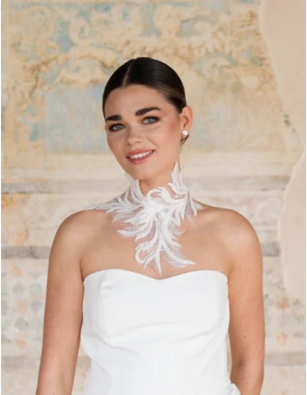 Necklace with white feather embroidery