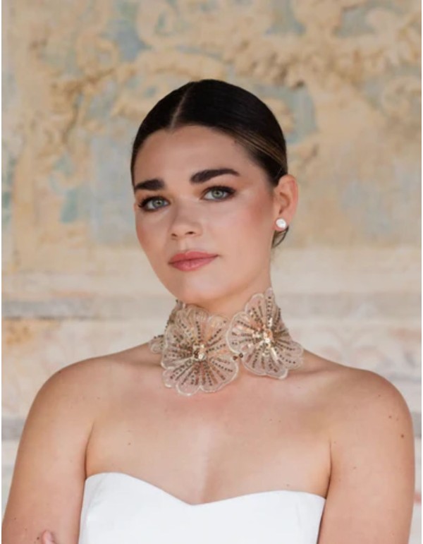 Choker with embroidered golden flowers 2