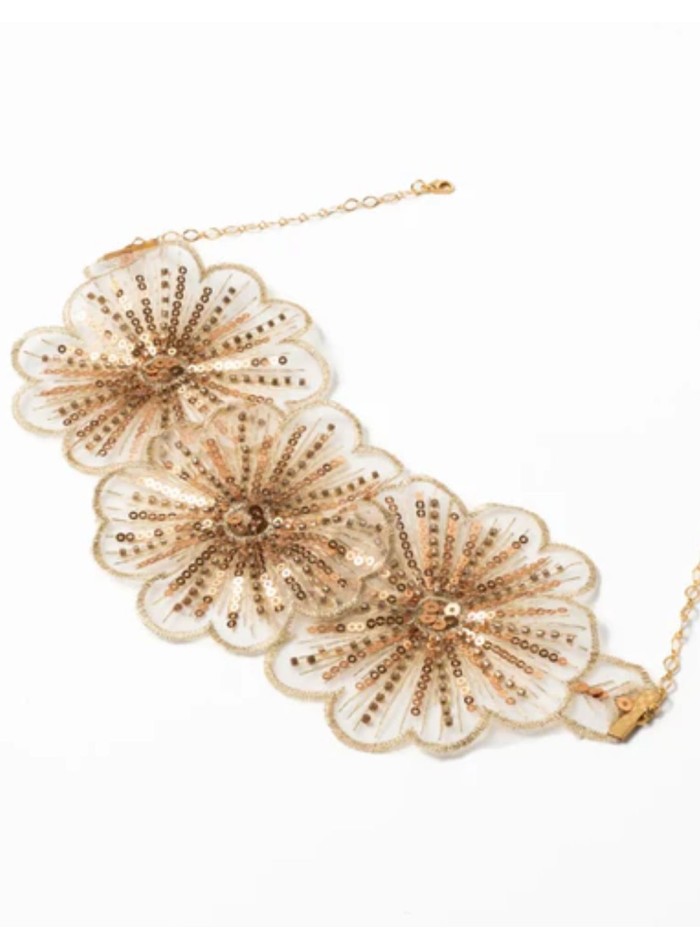Choker con flores doradas bordadas