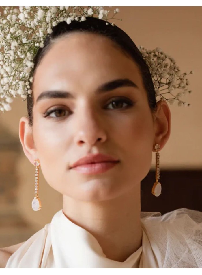 Longues boucles d'oreilles de fête avec zircon...