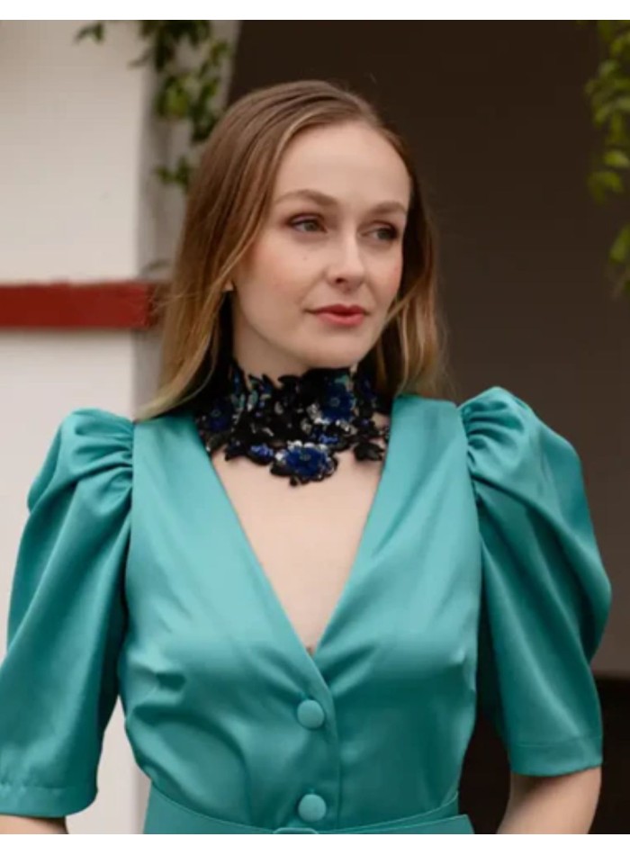 Collier avec fleurs brodées en bleu et noir