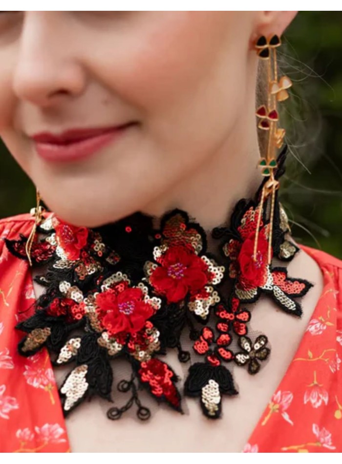 Necklace with black and red embroidered flowers
