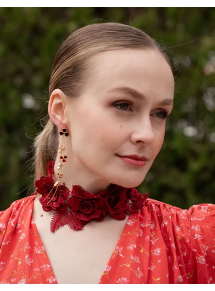 Necklace with burgundy embroidered flowers